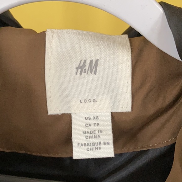 H&M Puffer // Padded Jacket with Hood - Picture 3 of 8